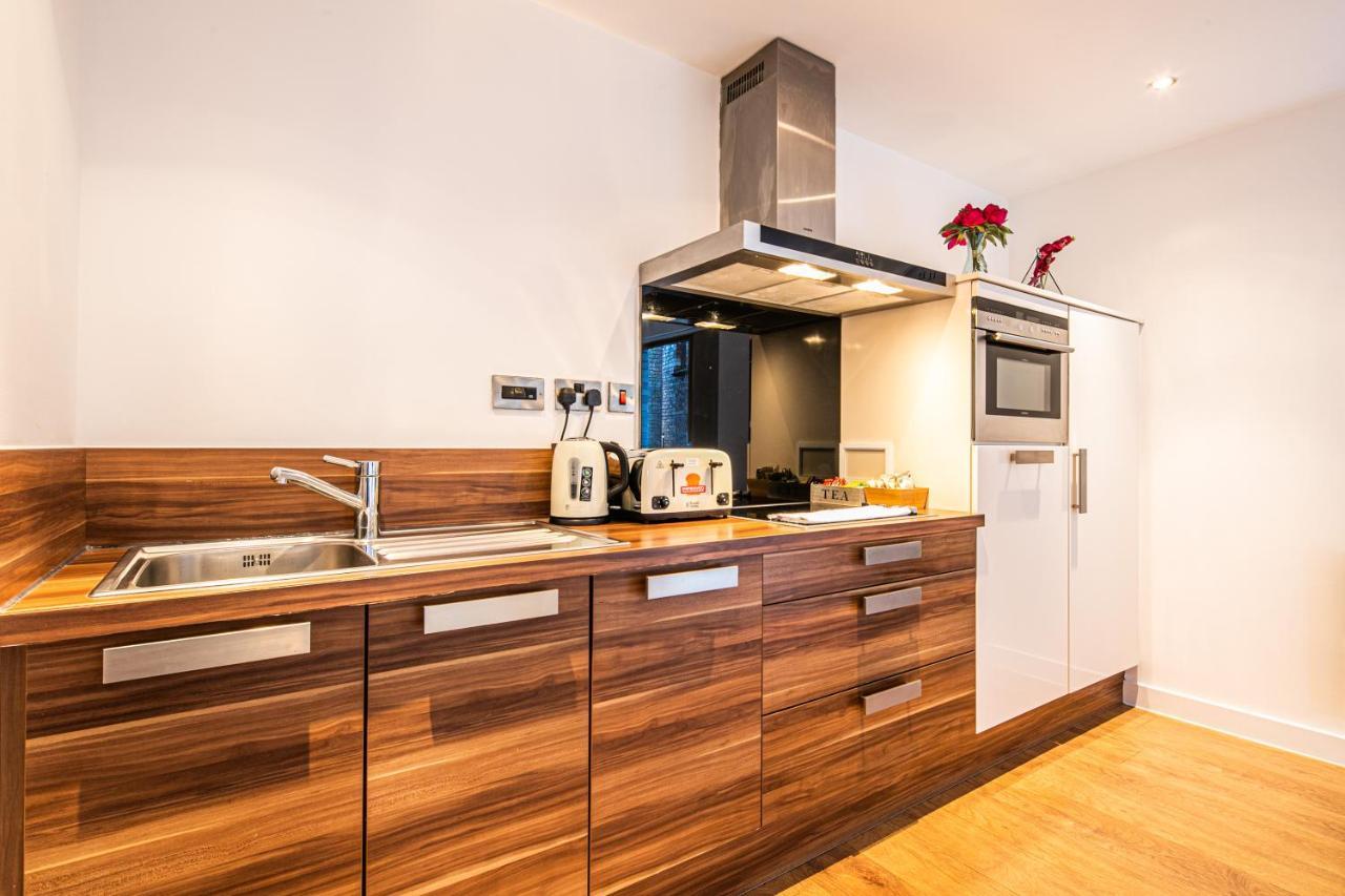 Free Parking, Iquarter Luxe 2 Bed - Available & Book Today *