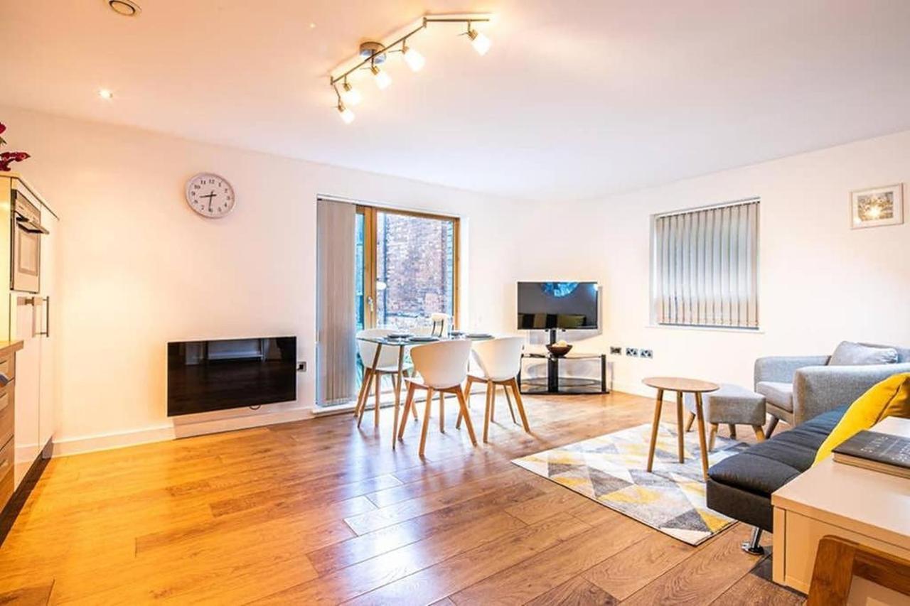 Free Parking, Iquarter Luxe 2 Bed - Available & Book Today Apartment
