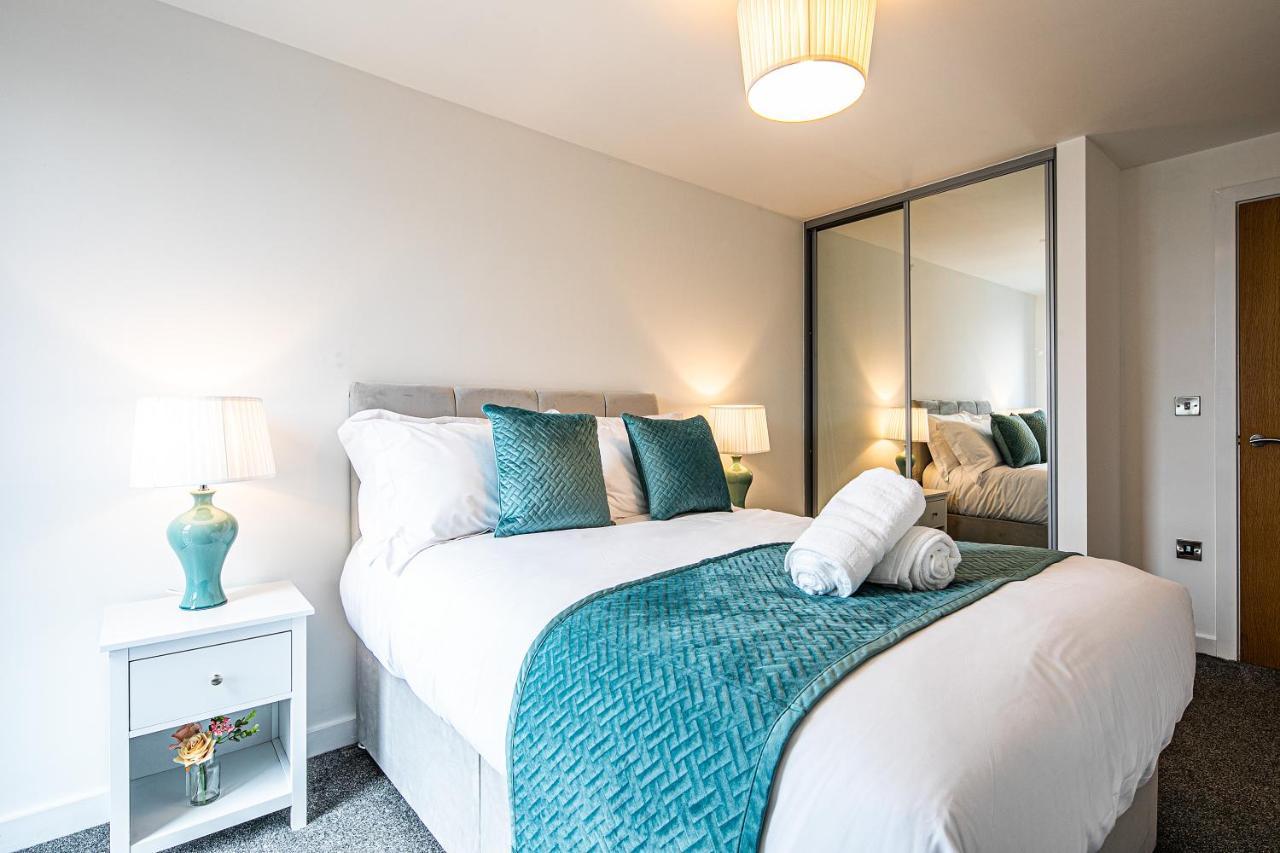 Apartment Free Parking, Iquarter Luxe 2 Bed - Available & Book Today *
